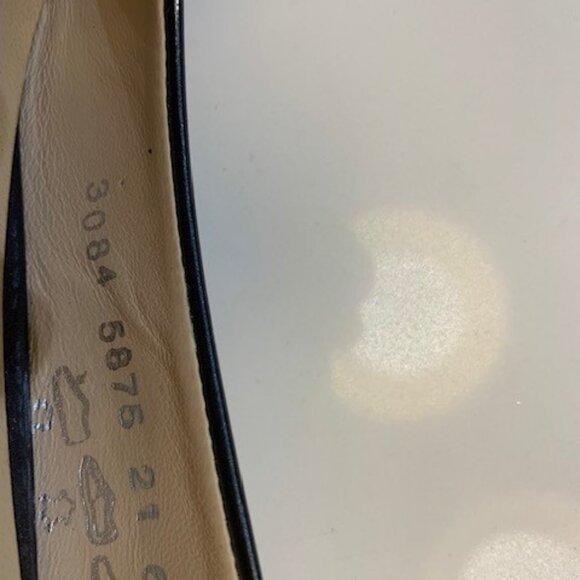 "hogl" pumps 3.5 cm heel, grey patent leather, US 8.5 (UK6), w/complementary bow - Picture 7 of 9